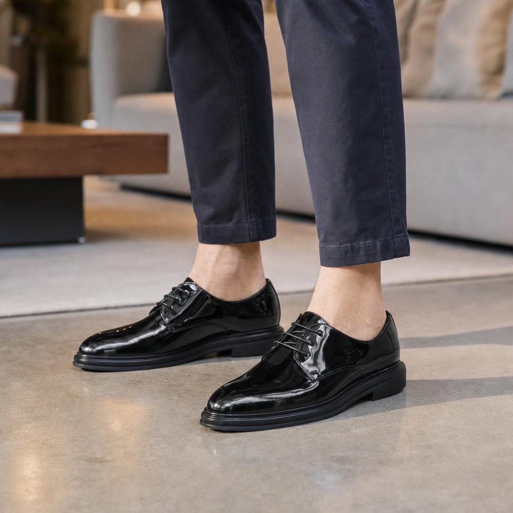 Men's Formal Derby Shoes in Schwarz Lackiert, front view