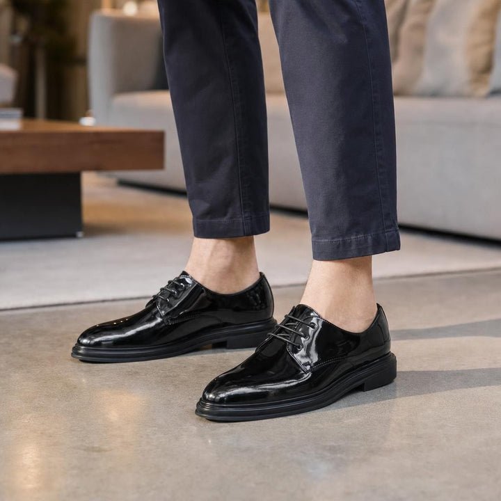 Men's Formal Derby Shoes in Schwarz Lackiert, front view
